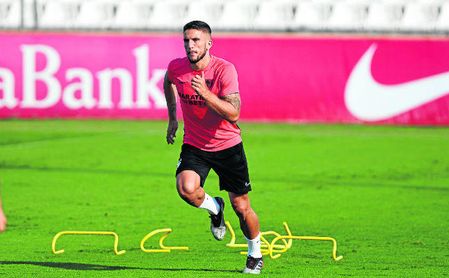 Daniel Carriço negocia su traspaso al Wuhan Zall. Daniel Carriço negocia su traspaso al Wuhan Zall.