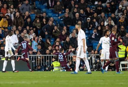 2-2. La magia de Denis tira por tierra la remontada del Real Madrid 2-2. La magia de Denis tira por tierra la remontada del Real Madrid