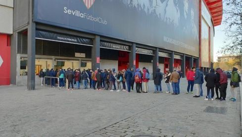 El Sevilla invitará a los socios que sacaron su entrada frente al Cluj. El Sevilla invitará a los socios que sacaron su entrada frente al Cluj.