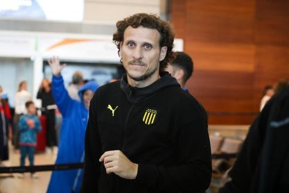 Triunfo del Peñarol de Forlán y caída del Nacional de Munua en la primera fecha del fútbol en Uruguay Triunfo del Peñarol de Forlán y caída del Nacional de Munua en la primera fecha del fútbol en Uruguay