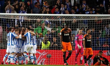3-0. La Real Sociedad golea al Valencia y entra en puestos europeos 3-0. La Real Sociedad golea al Valencia y entra en puestos europeos