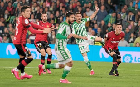 Joaquín, en el momento de marcar el momentáneo 3-2 ante el Mallorca. Joaquín, en el momento de marcar el momentáneo 3-2 ante el Mallorca.