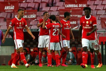 El Benfica cae contra Santa Clara y deja el liderato en ...