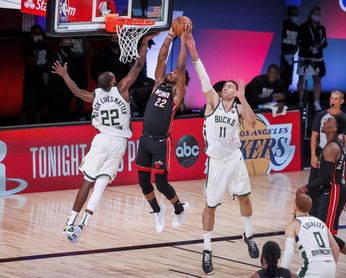 Bucks y Lakers logran sus primeras victorias en semifinales Bucks y Lakers logran sus primeras victorias en semifinales