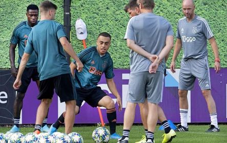 El Barça acuerda con el Ajax fichar a Sergiño Dest, según la prensa neerlandesa El Barça acuerda con el Ajax fichar a Sergiño Dest, según la prensa neerlandesa