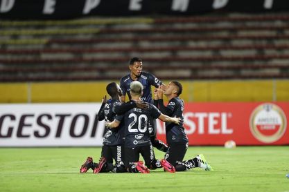 2-0. Independiente del Valle sella su paso a octavos y entierra al Barcelona 2-0. Independiente del Valle sella su paso a octavos y entierra al Barcelona