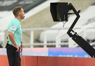 El inglés Pawson dirigirá el Real Sociedad-Nápoles El inglés Pawson dirigirá el Real Sociedad-Nápoles