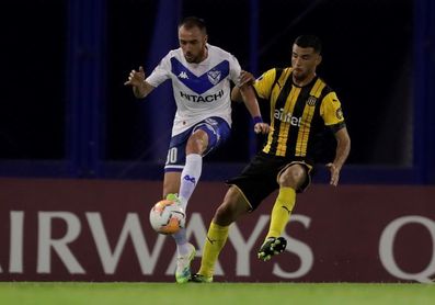 0-0. Peñarol maniata a Vélez y le saca un empate sin goles 0-0. Peñarol maniata a Vélez y le saca un empate sin goles