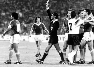 Codesal, "enemigo" de Maradona, haría todo igual como en final de Italia'90 Codesal, "enemigo" de Maradona, haría todo igual como en final de Italia'90
