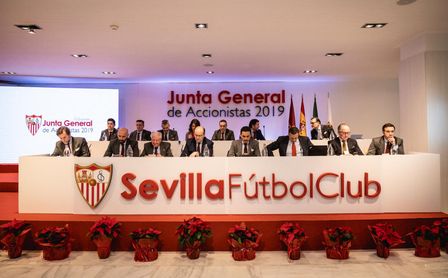 El Sevilla anuncia la Junta de Accionistas para el 4 de diciembre, con los puntos del orden del día. El Sevilla anuncia la Junta de Accionistas para el 4 de diciembre, con los puntos del orden del día.