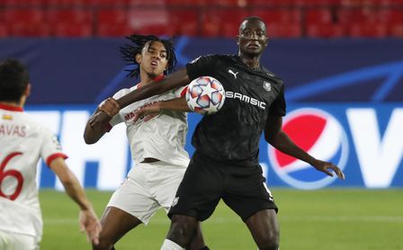 Koundé, ante el Rennes. Koundé, ante el Rennes.