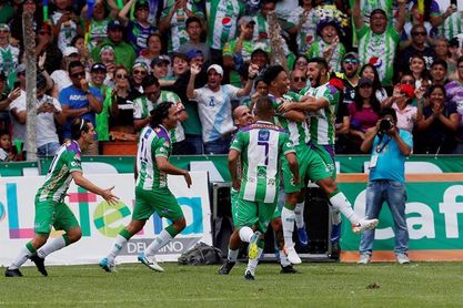 El Antigua desaprovecha los goles del argentino Aguilar y del tico Martínez El Antigua desaprovecha los goles del argentino Aguilar y del tico Martínez