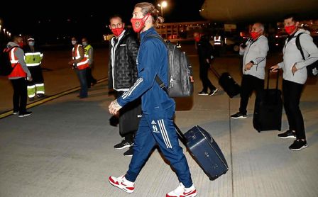 España llega a Sevilla centrado en Alemania. España llega a Sevilla centrado en Alemania.
