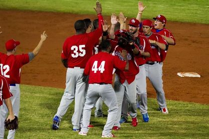 Los Indios de Mayagüez se clasifican a la final del béísbol en Puerto Rico, tras barrer a los Atenienses Los Indios de Mayagüez se clasifican a la final del béísbol en Puerto Rico, tras barrer a los Atenienses