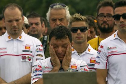 Gresini sigue grave por una neumonía provocada por coronavirus. Gresini sigue grave por una neumonía provocada por coronavirus.