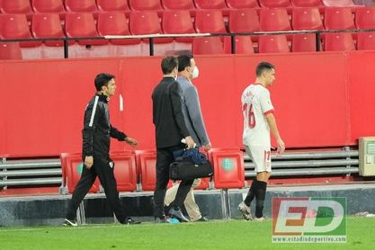 Navas acaricia el podio de honor del Sevilla en la Copa del Rey Navas acaricia el podio de honor del Sevilla en la Copa del Rey