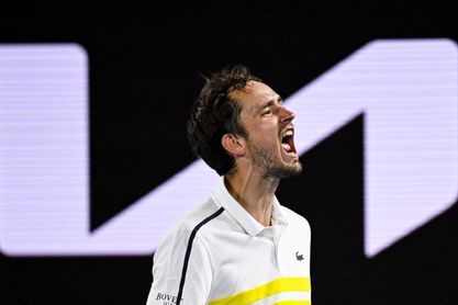 Medvedev frena en seco a Tsitsipas y se enfrentará a Djokovic en la final Medvedev frena en seco a Tsitsipas y se enfrentará a Djokovic en la final