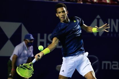 Tsitsipas vence al canadiense Auger-Aliassime y pasa a semifinal en Acapulco Tsitsipas vence al canadiense Auger-Aliassime y pasa a semifinal en Acapulco