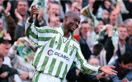Finidi celebra su 50º cumpleaños acordándose del Betis... y de Lopera Finidi celebra su 50º cumpleaños acordándose del Betis... y de Lopera