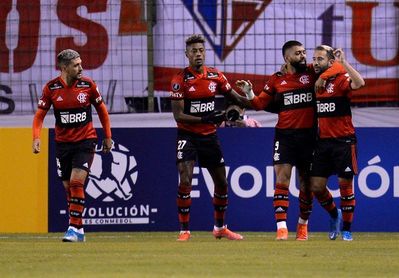 2-3. Flamengo gana con doblete de Gabigol y se afirma en la cima del grupo G de la Libertadores 2-3. Flamengo gana con doblete de Gabigol y se afirma en la cima del grupo G de la Libertadores