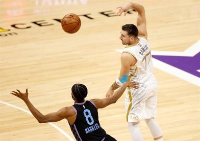 110-90. Ante los Cavaliers, Doncic mantiene a los Mavericks líderes y quintos en el Oeste 110-90. Ante los Cavaliers, Doncic mantiene a los Mavericks líderes y quintos en el Oeste