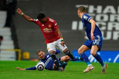 1-2. El Leicester pone fin a la resistencia del United y hace campeón al City 1-2. El Leicester pone fin a la resistencia del United y hace campeón al City