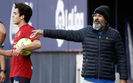 Cervera asegura que el Cádiz, ya salvado, "competirá" ante el Elche. Cervera asegura que el Cádiz, ya salvado, "competirá" ante el Elche.