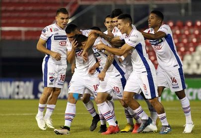 Nacional vence a Olimpia y escolta a Libertad, que tiene ...