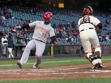 8-7. Winker pega tres jonrones y sella la victoria de los Rojos sobre los Cardenales 8-7. Winker pega tres jonrones y sella la victoria de los Rojos sobre los Cardenales