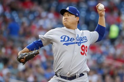 7-2. Ryu lanza sólido y Azulejos ganan a los Indios 7-2. Ryu lanza sólido y Azulejos ganan a los Indios