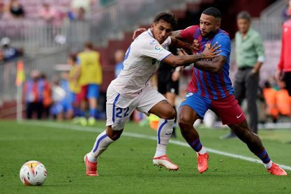 2-1. El Barça vence al Getafe con goles de Sergi Roberto y Memphis 2-1. El Barça vence al Getafe con goles de Sergi Roberto y Memphis