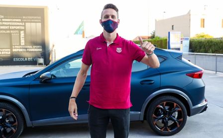 De Jong se vende bien: "Soy alto, bueno de cabeza y un delantero diferente para el Barça" De Jong se vende bien: "Soy alto, bueno de cabeza y un delantero diferente para el Barça"