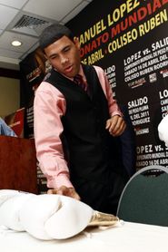 Detienen al excampeón puertorriqueño Juan Manuel López por violencia de género Detienen al excampeón puertorriqueño Juan Manuel López por violencia de género