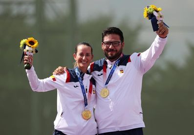 La Federación Española de Tiro homenajea a Alberto Fernández y Fátima Gálvez La Federación Española de Tiro homenajea a Alberto Fernández y Fátima Gálvez