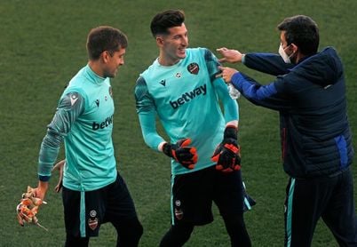 Cárdenas, baja en el Camp Nou por una lesión en el recto del muslo izquierdo Cárdenas, baja en el Camp Nou por una lesión en el recto del muslo izquierdo