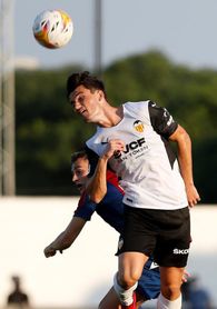 El Valencia empieza a preparar el duelo ante el Barça ya con Guillamón El Valencia empieza a preparar el duelo ante el Barça ya con Guillamón