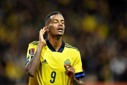 2-0. Una efectiva Suecia tumba a Grecia y deja sin liderato a España 2-0. Una efectiva Suecia tumba a Grecia y deja sin liderato a España