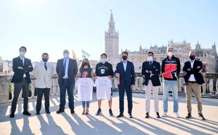 David Guevara, por el Ayuntamiento, y José María Arrabal, por la Junta, presidieron este jueves la presentación de la Media Maratón de Sevilla. David Guevara, por el Ayuntamiento, y José María Arrabal, por la Junta, presidieron este jueves la presentación de la Media Maratón de Sevilla.