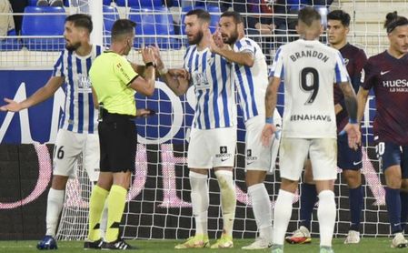 Huesca 0-0 Málaga: El VAR niega al Málaga su primer triunfo a domicilio Huesca 0-0 Málaga: El VAR niega al Málaga su primer triunfo a domicilio
