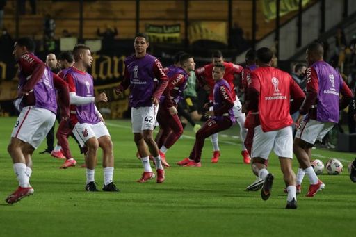 El Athletico Paranaense efectuó su primer entrenamiento en Montevideo El Athletico Paranaense efectuó su primer entrenamiento en Montevideo