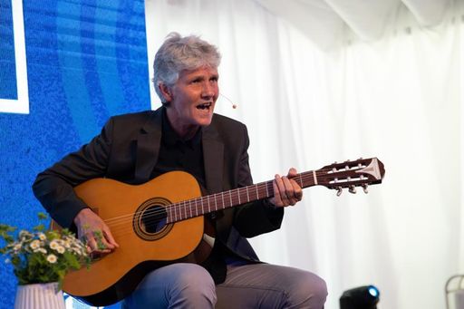 Juegos, charlas y música: los hinchas disfrutan de su embajada en Montevideo Juegos, charlas y música: los hinchas disfrutan de su embajada en Montevideo