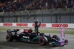 Hamilton golpea primero en Qatar