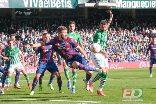 Mustafi y la presión del Betis: "Ganas el primer balón, pero lo recuperan enseguida"
