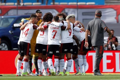 Flamengo gana al Ceará y se resiste a entregar el título al Atlético Mineiro