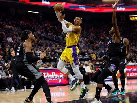 117-102: Westbrook y la defensa de los Lakers someten a los Celtics 117-102: Westbrook y la defensa de los Lakers someten a los Celtics