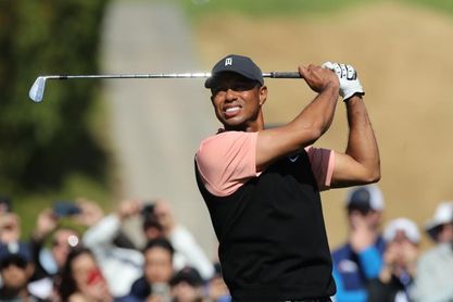 Tiger Woods spielt mit seinem Sohn, als er nach dem Unfall zu Turnieren zurückkehrt