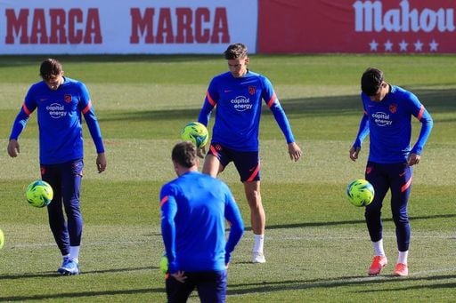 Trippier y Luis Suárez entran en la convocatoria de 20 jugadores de Simeone