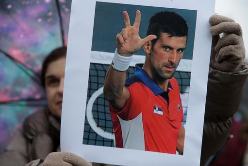 Djokovic participó en actos públicos, presuntamente, tras dar positivo COVID