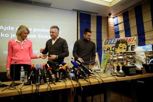Serbia pide a Australia que respete los derechos de Djokovic