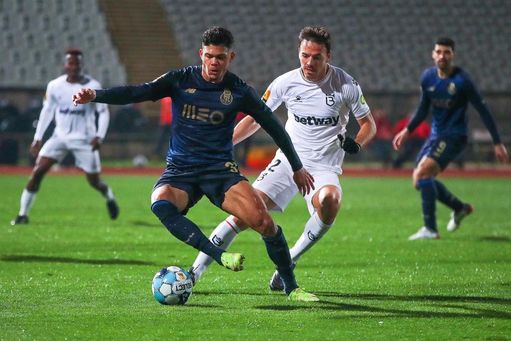 El Oporto vence con "hat-trick" de Evanilson y sigue líder El Oporto vence con "hat-trick" de Evanilson y sigue líder